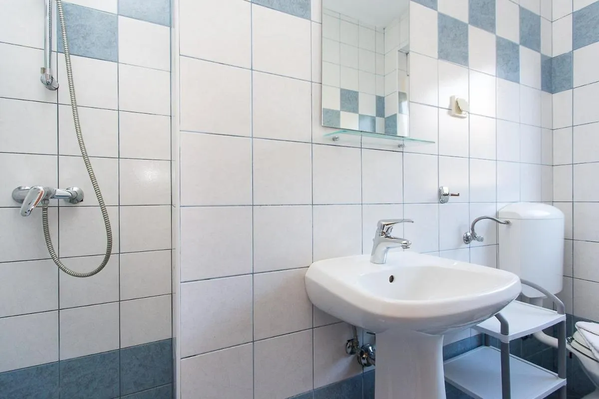Apartments With A Parking Space Baska, Krk - 22681 巴斯卡