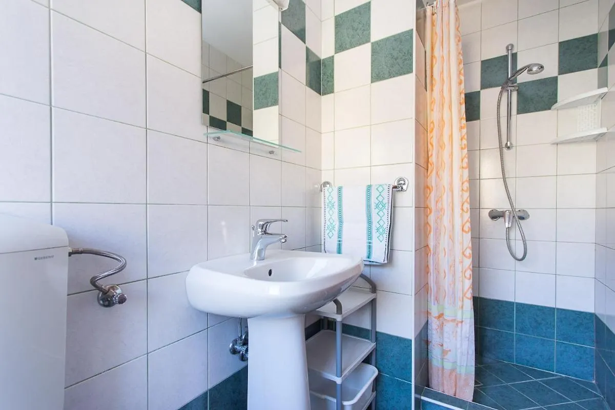 Apartments With A Parking Space Baska, Krk - 22681 克罗地亚