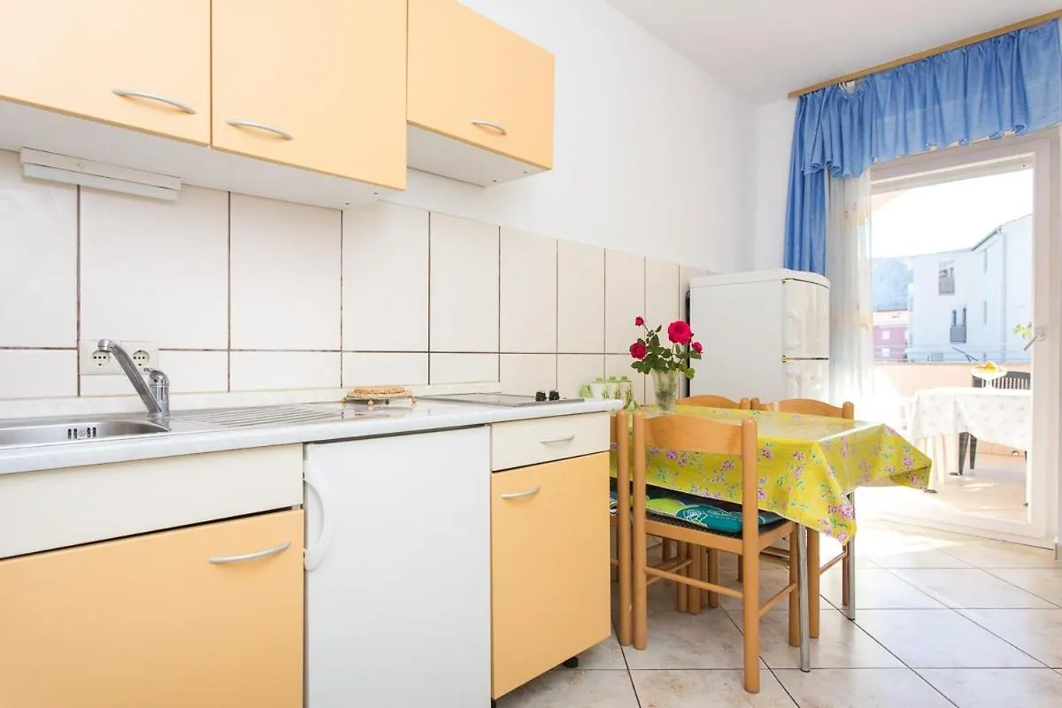 Apartments With A Parking Space Baska, Krk - 22681  巴斯卡